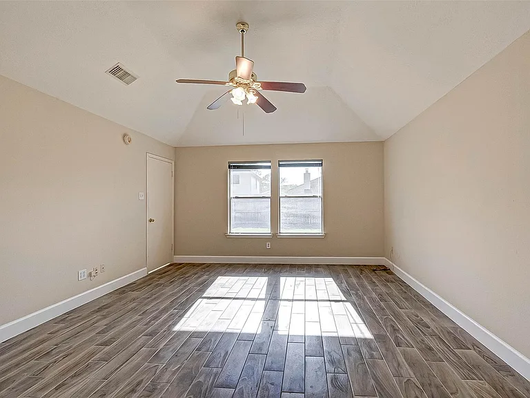 125 Barbetta Ct — Photo 35