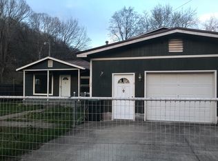 26 Blevins Rd, Tram, KY 41663