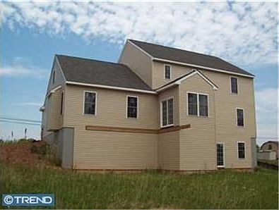 2nd image of 1068 Miller Rd