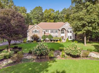 4 Stone Briar Dr, Long Valley, NJ 07853