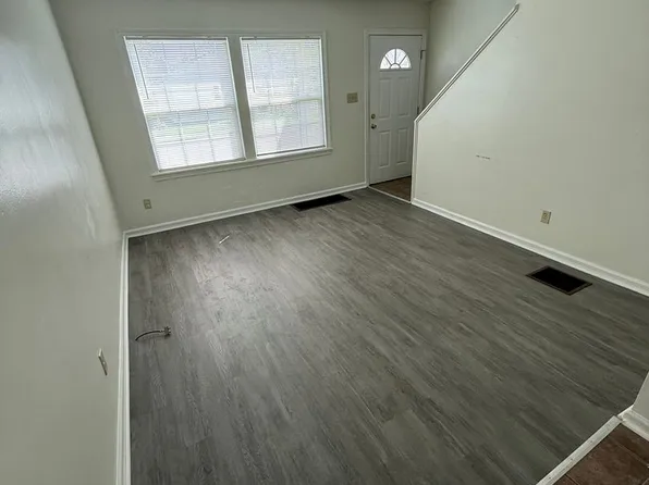 112 W. Park Ave., 112 W Park Ave #120, Hubbard, OH 44425