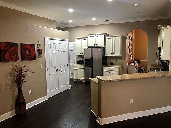 4th image of 5516 Vintage View Blvd