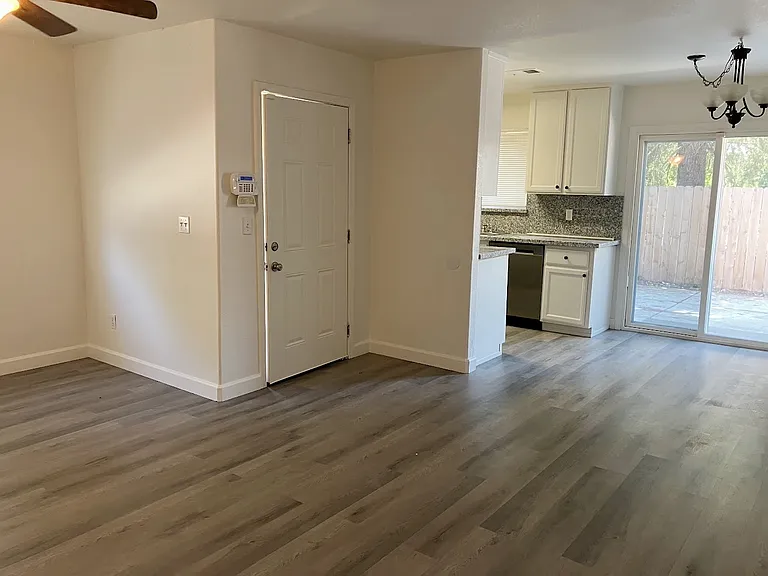4255 11th Ave — Photo 3