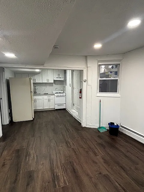 Building Photo - 6111 Broadway #1G