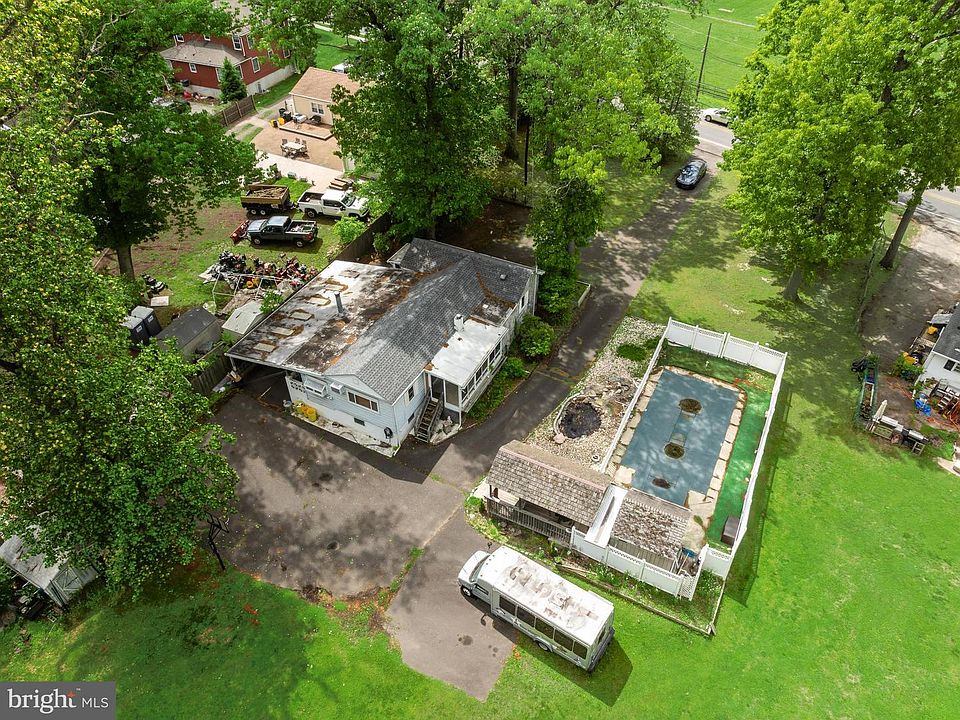 1st image of 513 Eggerts Crossing Rd