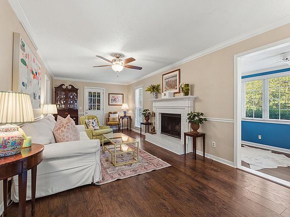 4th image of 208 Hickory Hill Trl