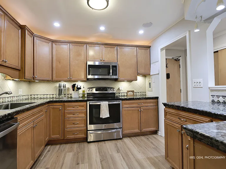 510 W Miner St — Photo 2