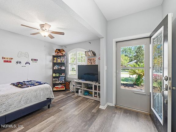 5th image of 352 W NEW ENGLAND Drive
