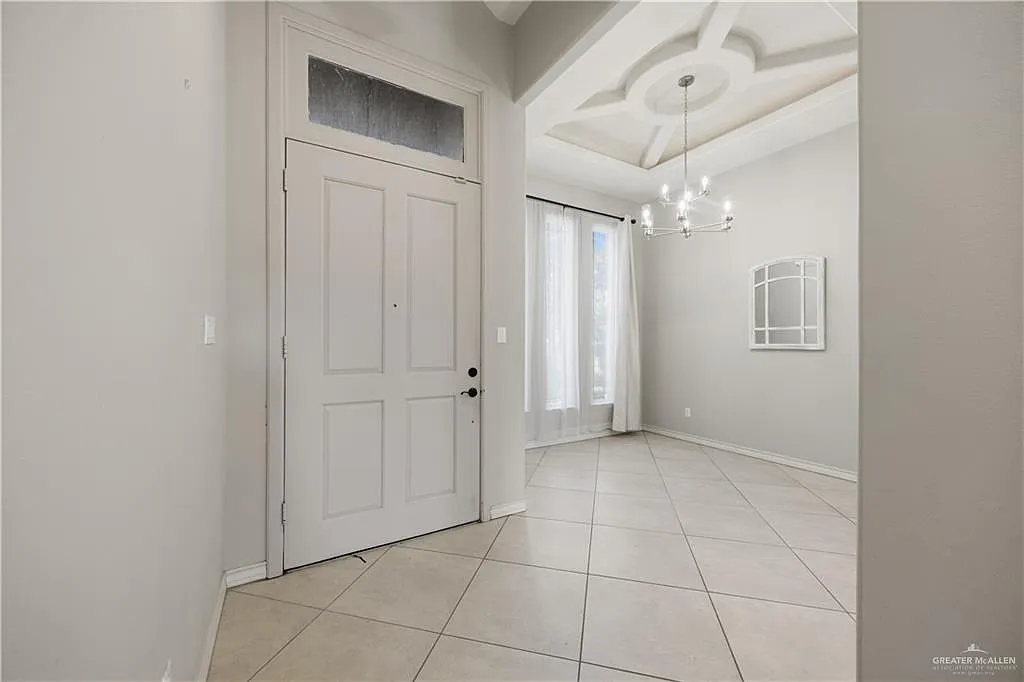 3 bed, 2.5 bath, 1953 sqft, $2,000 — Photo 2