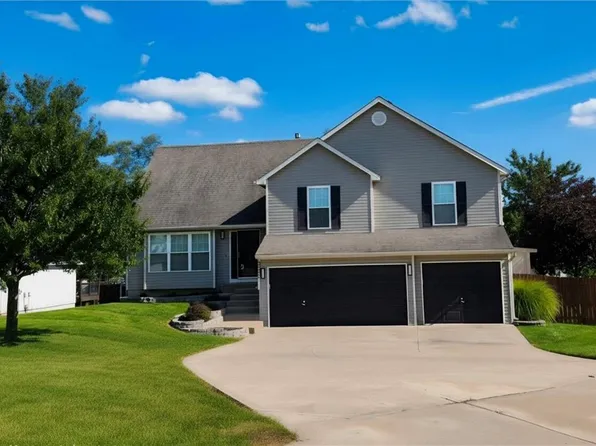 8423 N Paris Ct, Kansas City, MO 64153