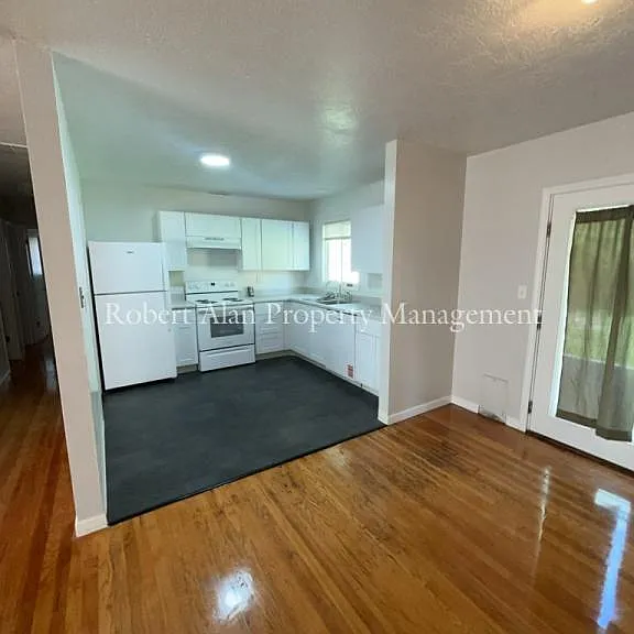 724 SW 37th St — Photo 8