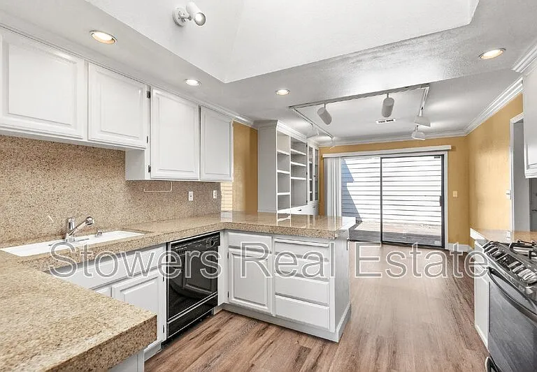 1825 N Forest Hill Pl — Photo 18