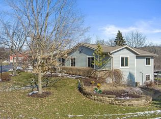 150 Indian Spring Dr, Delafield, WI 53018