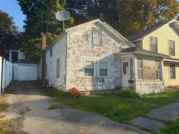 75 Canal St, Lyons, NY 14489