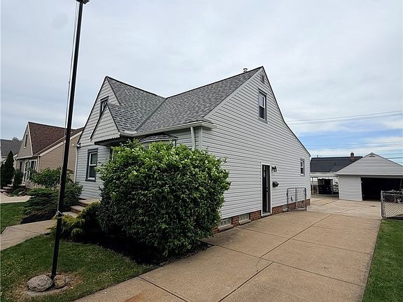 2nd image of 4717 Summer Ln