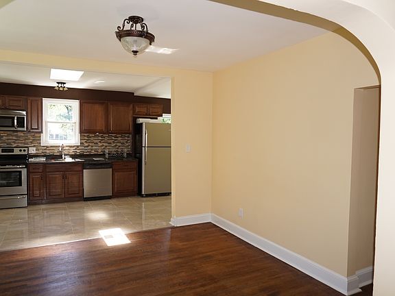 5th image of 5708 Linda Ln