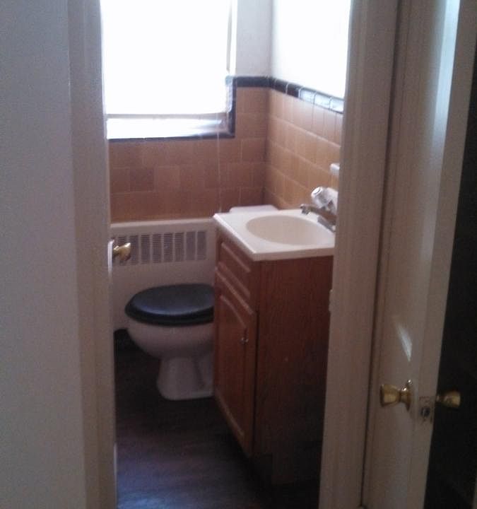 2nd image of 204 W Elkinton Ave
