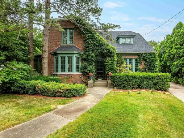 218 Fernwood Ave, Davenport, IA 52803