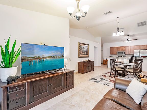 4th image of 3911 SW Santa Barbara Pl
