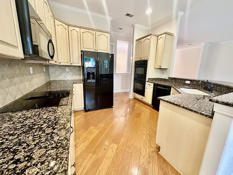 87 Glencairn Ave — Photo 14