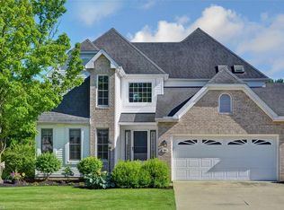 19 Nantucket Row, Rocky River, OH 44116