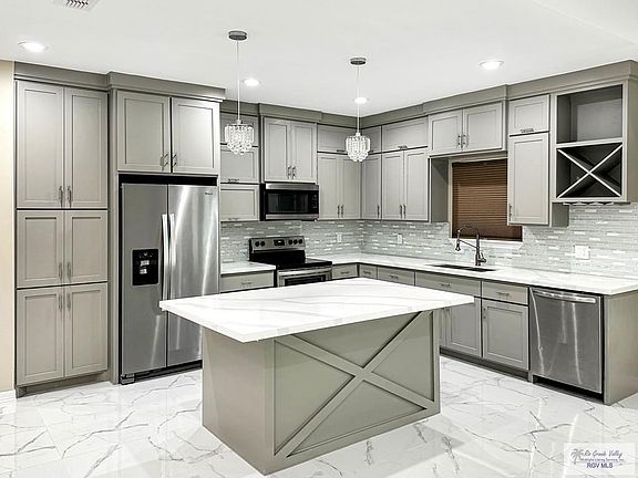 3rd image of 6990 Heritage Oak Dr