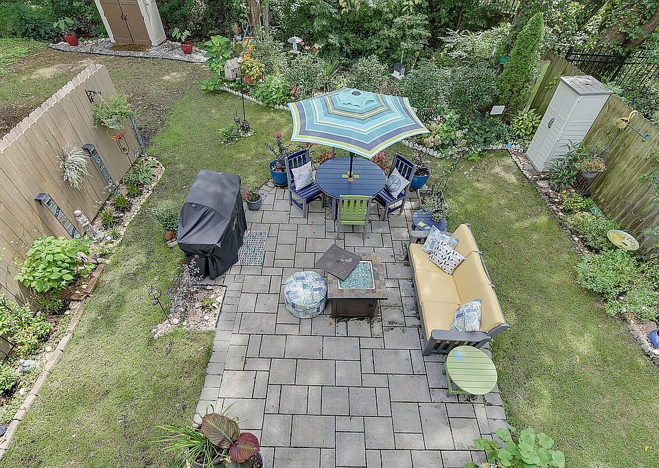 1st image of 400 Heron Lndg