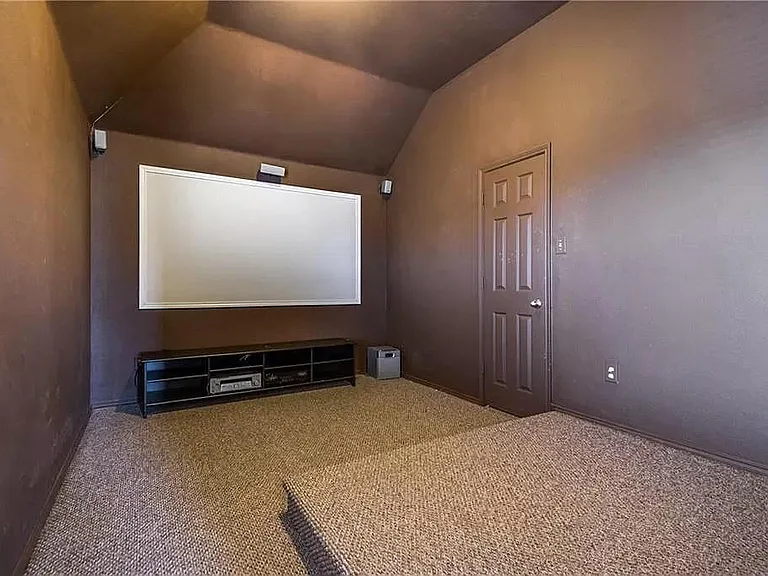 2485 Mackinac Dr — Photo 21