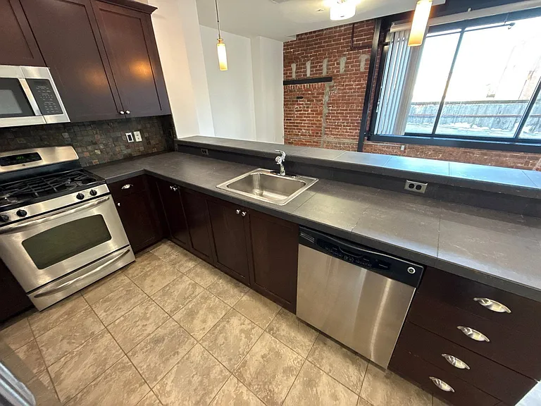 150 Liberty St NE — Photo 31