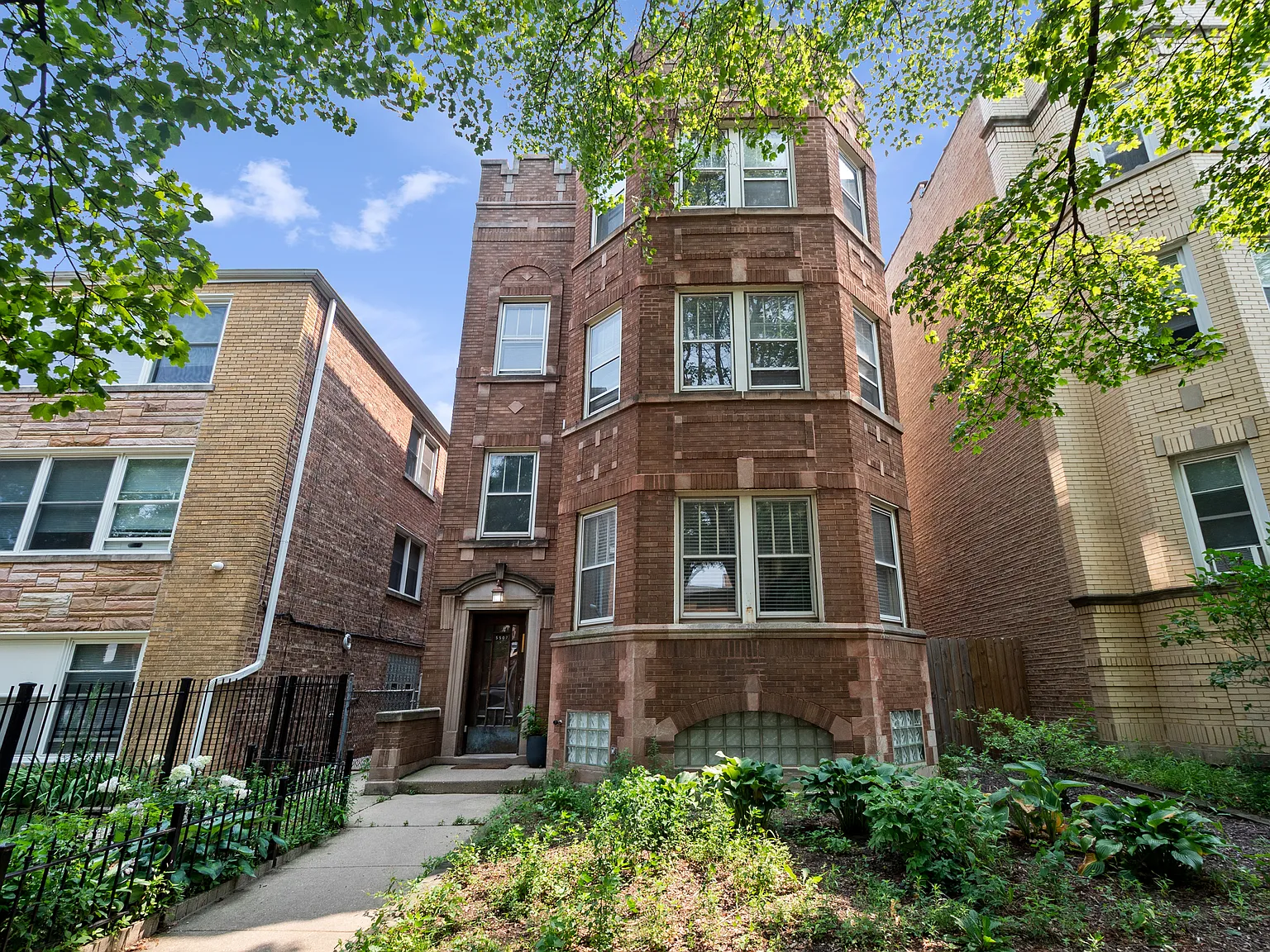 5507 N Artesian Ave — Photo 2