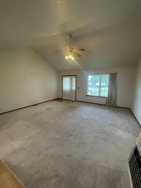 3 bed, 1381 sqft, $1,450 — Photo 2