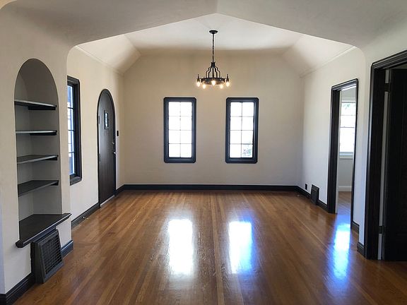3rd image of 829 Lincoln Ave #829B