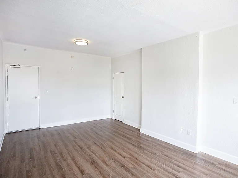 Bronson Lofts — Photo 7