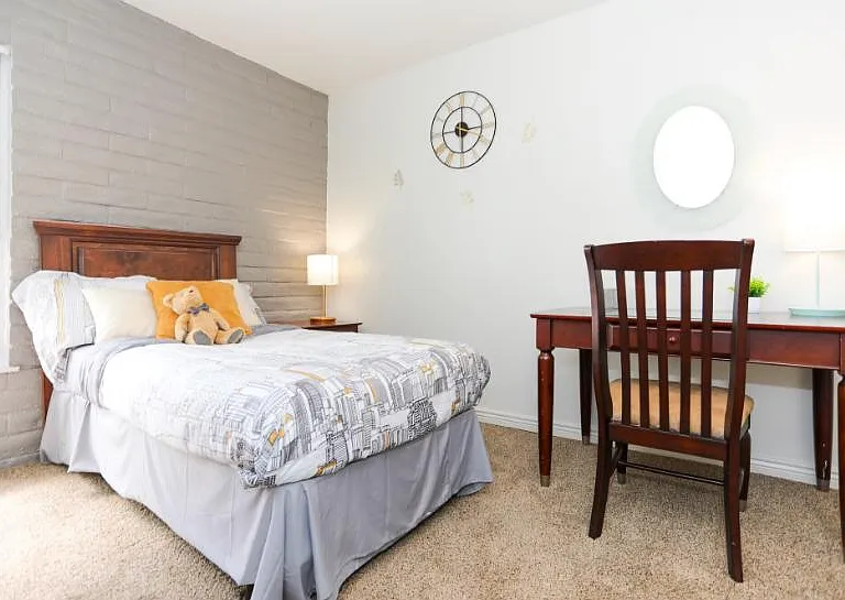 Guest bedroom