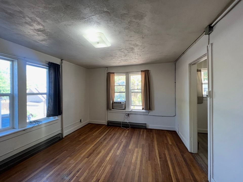 1st image of 910 Greenwood Ave #5