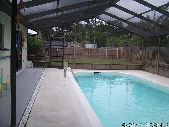 2nd image of 2920 Queen Palm Dr