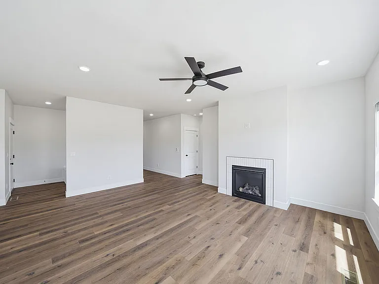 475 E River Ln — Photo 10