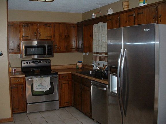 3rd image of 660 Larkwood Dr