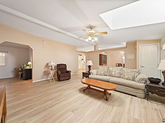 5th image of 13529 E 43rd St