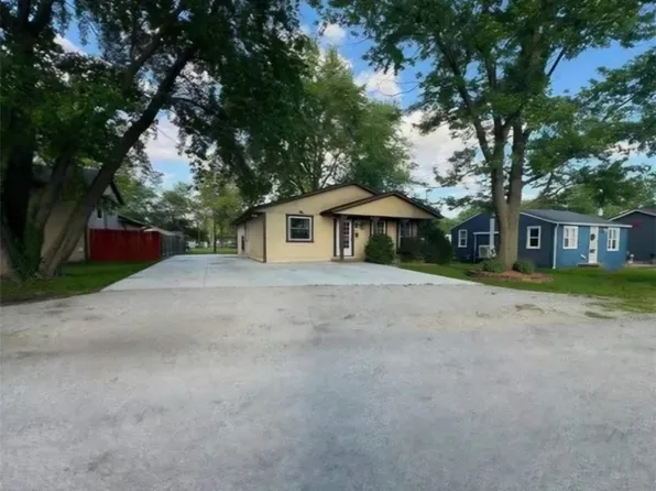 802 S Rosewood St, Effingham, IL 62401