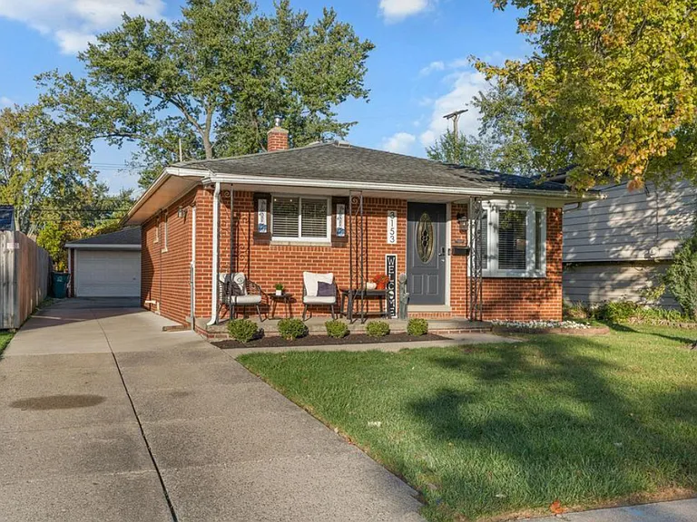 3153 Cummings Ave — Photo 3