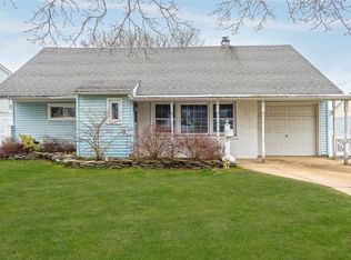 3715 Fiddler Ln, Bethpage, NY 11714