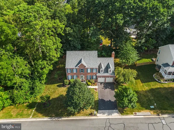 35509 Collington Dr, Round Hill, VA 20141