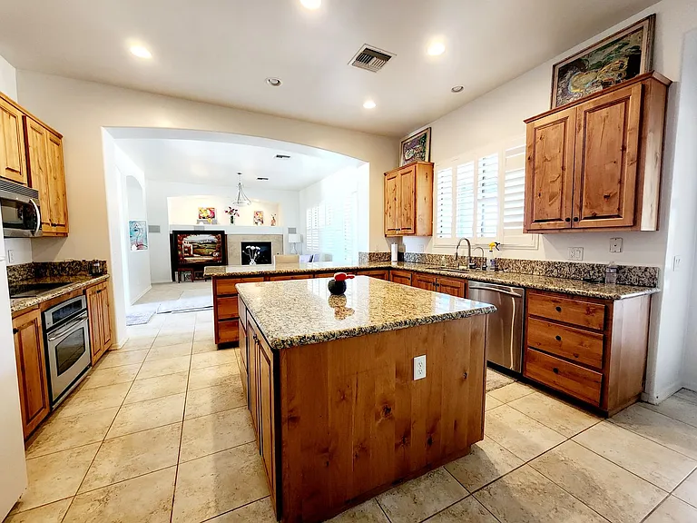 14032 E Cavedale Dr — Photo 18