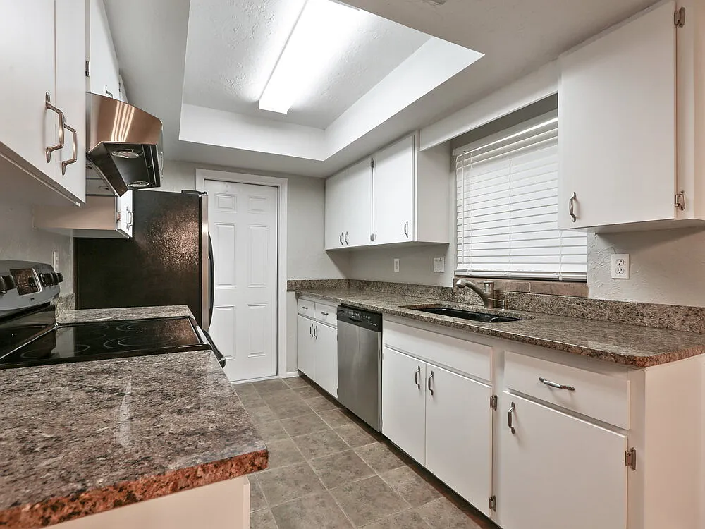 3 bed, 2.0 bath, 1193 sqft, $2,250 — Photo 4