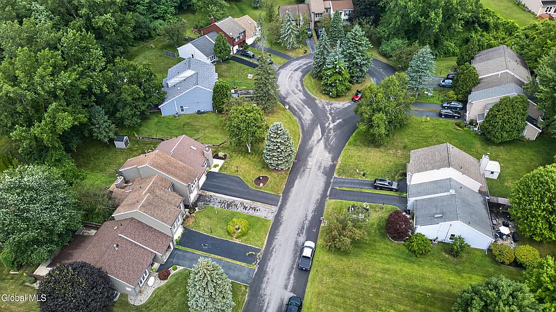 5th image of 7 Westchester Court
