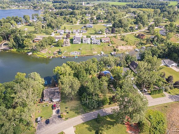 3rd image of 10801 Woodbrook Dr