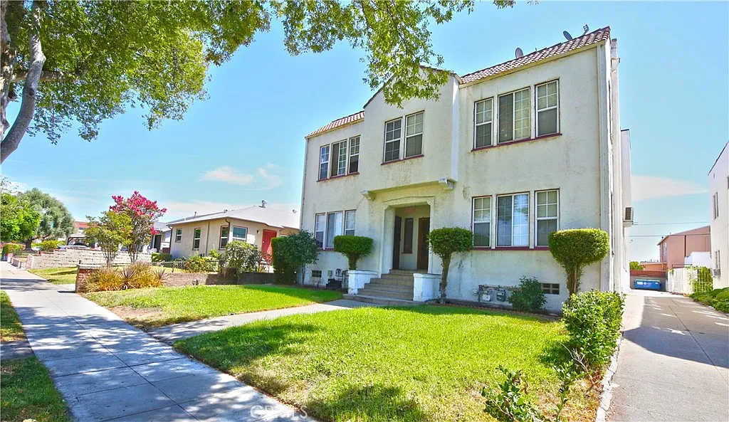 2 bed, 1243 sqft, $2,200 — Photo 1