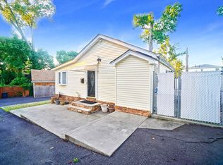 20 Ross Ln, Staten Island, NY 10312