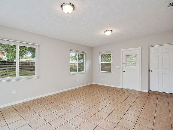 2nd image of 932 Park Manor Dr